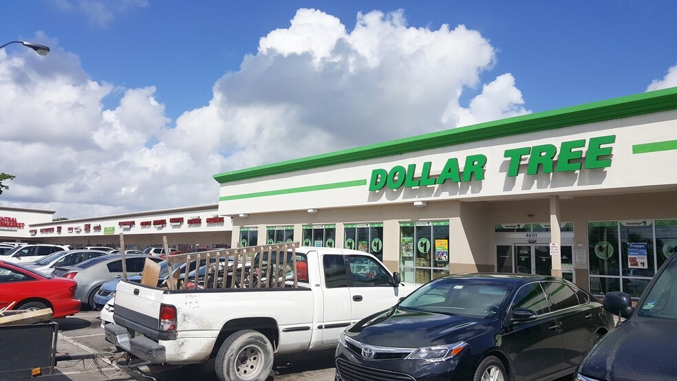 More Photos Of 4601-4699 NW 199th St, Miami Gardens General Retail For Lease