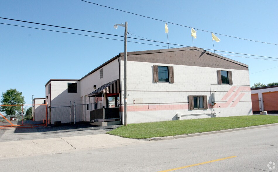 More Photos Of 4302 Commercial Ave, Madison Self Storage For Sale