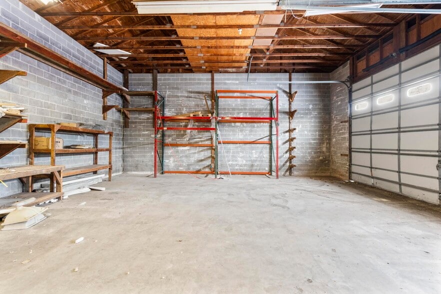 More Photos Of 62 Newton Ave, Plainville Auto Repair For Lease