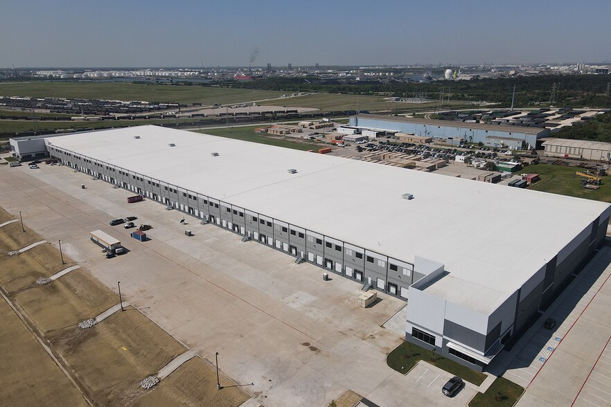 More Photos Of Beltway 8 @ Jacintoport Blvd, Houston Distribution For Lease