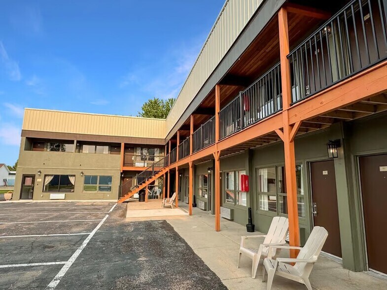 More Photos Of 600 22nd St, Benson Hotel For Sale