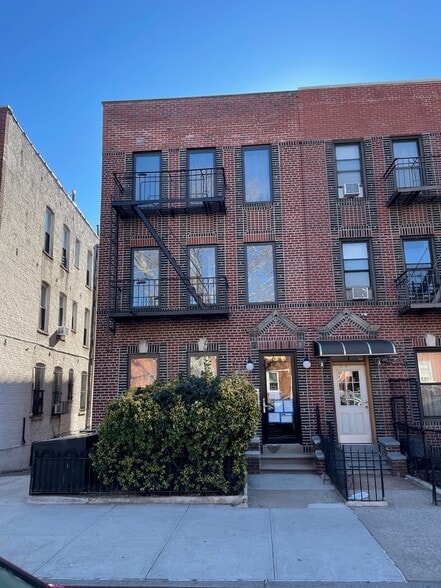 More Photos Of 3521 Crescent St, Astoria Apartments For Sale