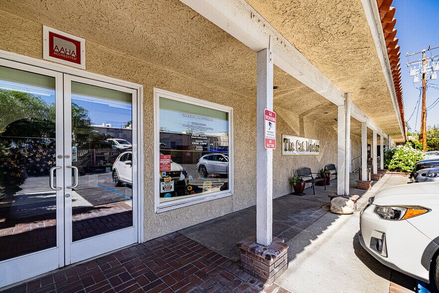 More Photos Of 26055 Bouquet Canyon Rd, Santa Clarita Veterinarian Kennel For Sale