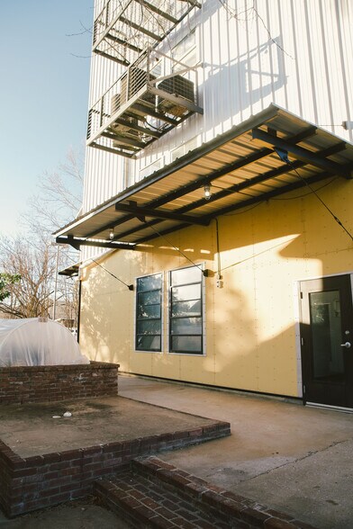More Photos Of 525 S School Ave, Fayetteville Office Residential For Lease