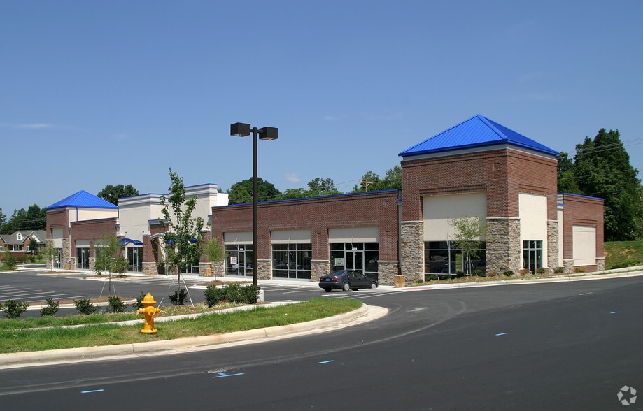 More Photos Of 2538-2546 Somerset Center Dr, Winston-Salem Storefront For Lease