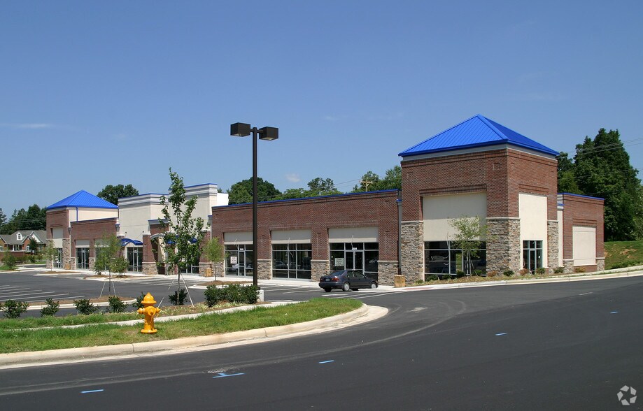 More Photos Of 2538-2546 Somerset Center Dr, Winston-Salem Storefront For Lease