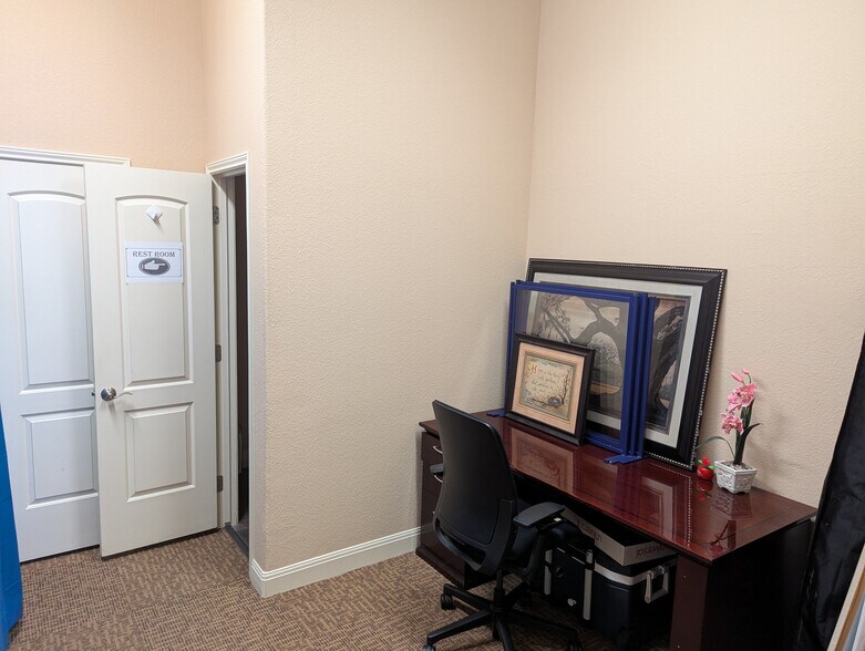 More Photos Of 1911 Corporate Dr, San Marcos Office For Lease