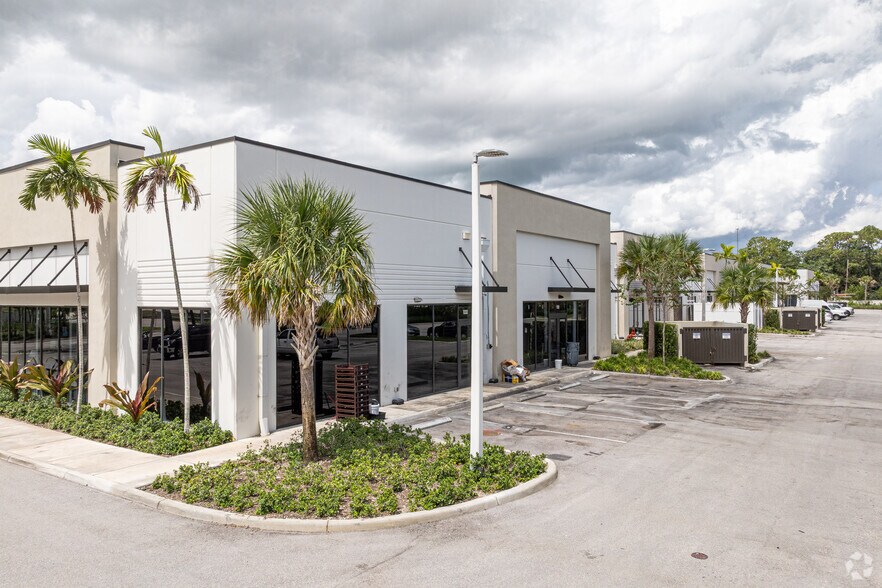 More Photos Of 8200 S State Road 7, Boynton Beach Storefront For Lease