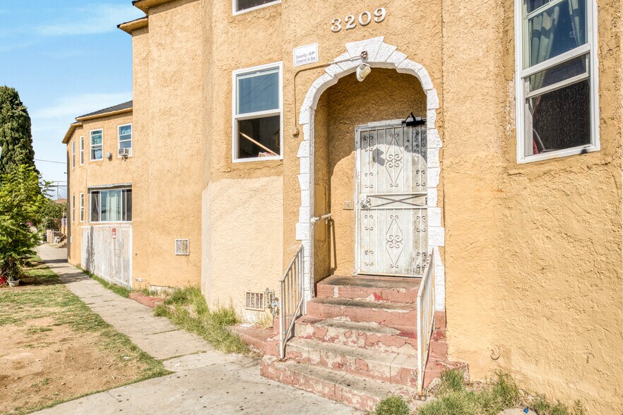 More Photos Of 3209 Dobinson St, Los Angeles Apartments For Sale