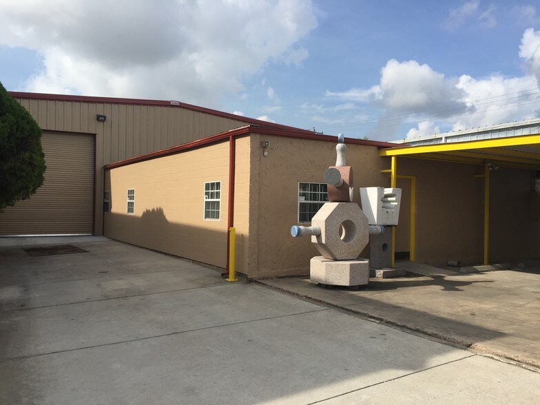 More Photos Of 9227 Alberene Dr, Houston Unknown For Lease