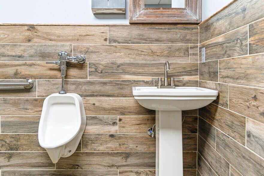 More Photos Of 13720 Aiken Rd, Louisville Warehouse For Sale