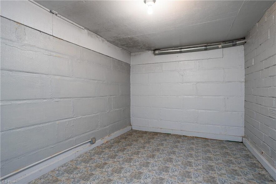 More Photos Of 15355 Old Lincoln Way, Dalton Light Manufacturing For Sale