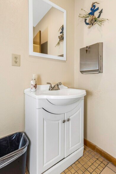 More Photos Of 701 N Hercules Ave, Clearwater Medical For Sale