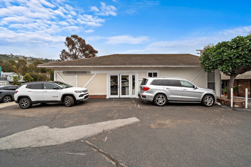 More Photos Of 1495 Glenneyre St, Laguna Beach Freestanding For Lease