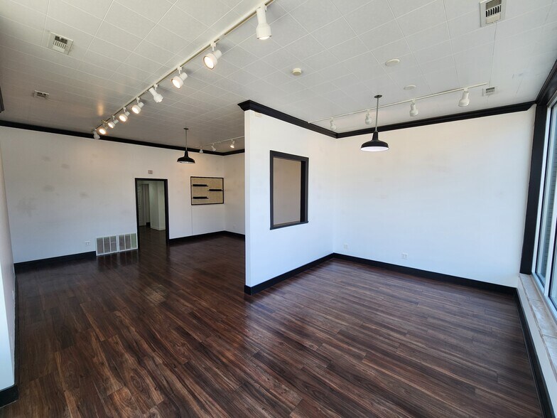 More Photos Of 4105 12 Mile Rd, Berkley Storefront For Sale