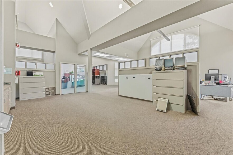 More Photos Of 250 Division St NE, Salem Office For Sale