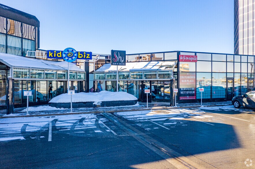 More Photos Of 2500 Boul Daniel-Johnson, Laval Office For Lease