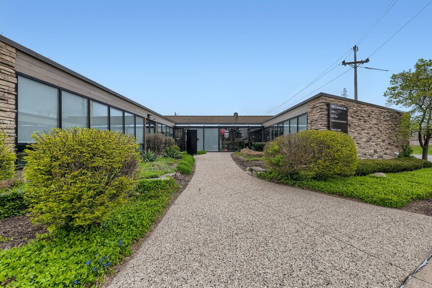 More Photos Of 1800 E Northwest Hwy, Arlington Heights Office For Lease