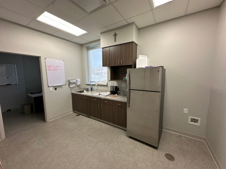 More Photos Of 520 Cunningham, Urbana Medical For Lease