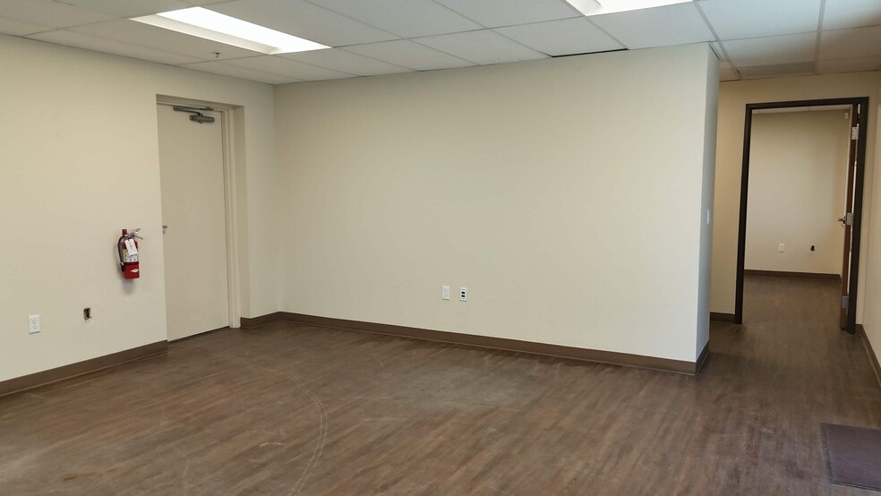 More Photos Of 1700 Olympic Dr, Turlock Warehouse For Lease