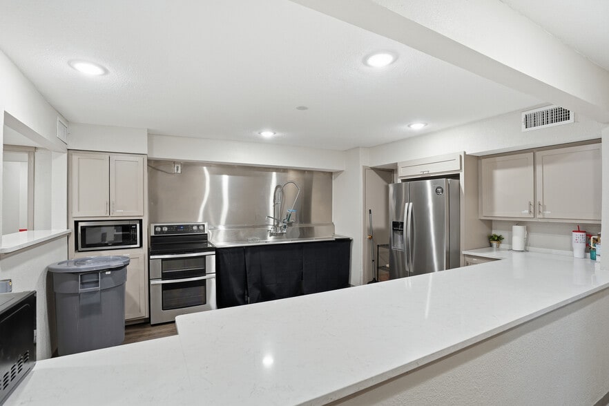 More Photos Of 342 SW Alsbury Blvd, Burleson Religious Facility For Sale