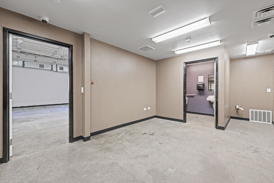 More Photos Of 4905 E 41st Ave, Denver Warehouse For Sale