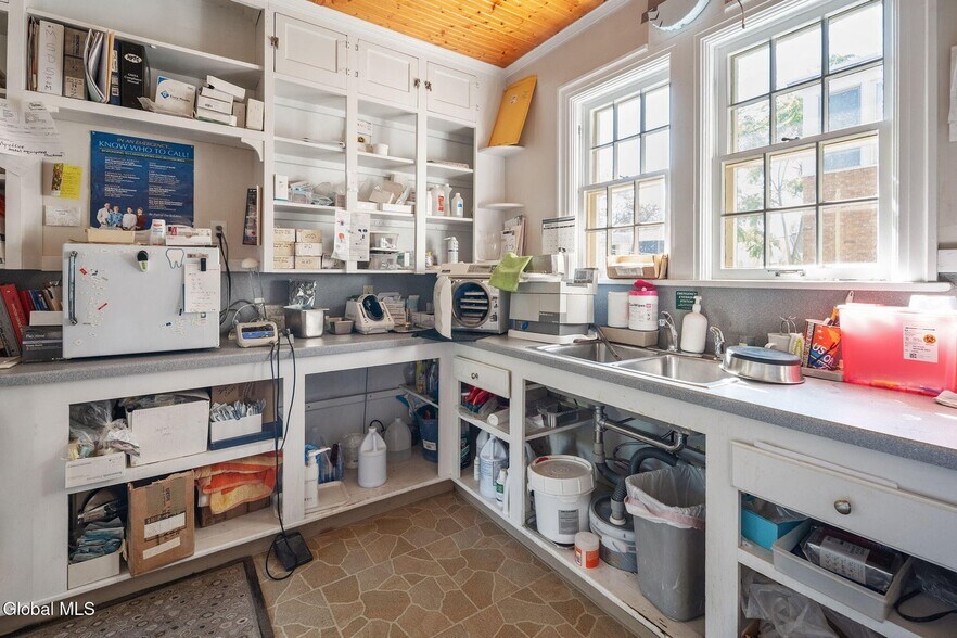 More Photos Of 1214 Union St, Schenectady Medical For Sale