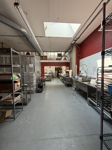 More Photos Of 3026-3030 W Carroll Ave, Chicago Warehouse For Lease