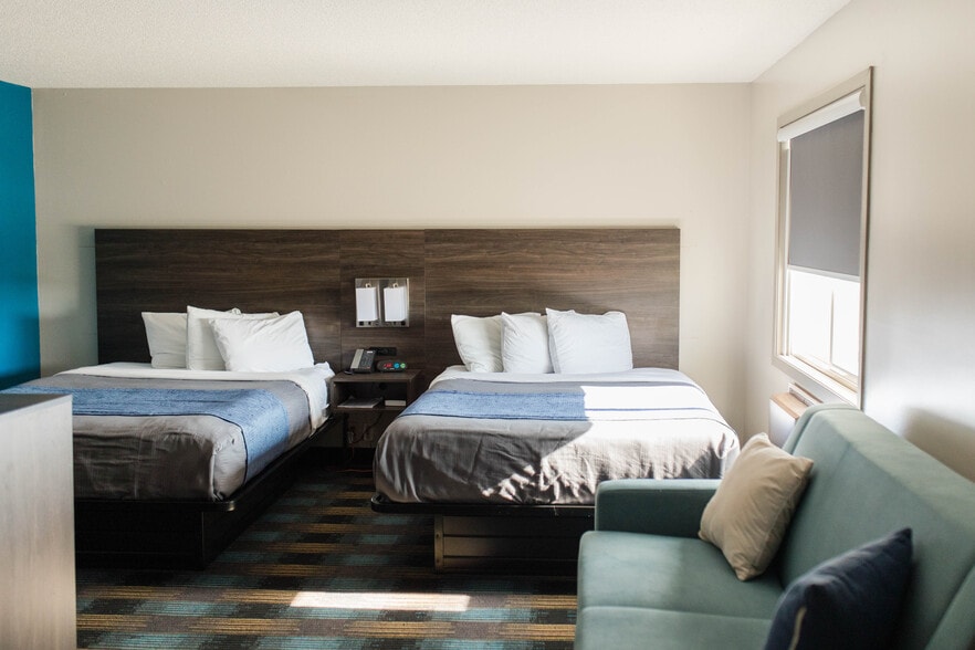 More Photos Of 921 N Lincoln Rd, Escanaba Hotel For Sale