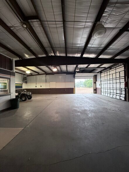 More Photos Of 440 Charmony Frontage Rd, Sterling Warehouse For Lease
