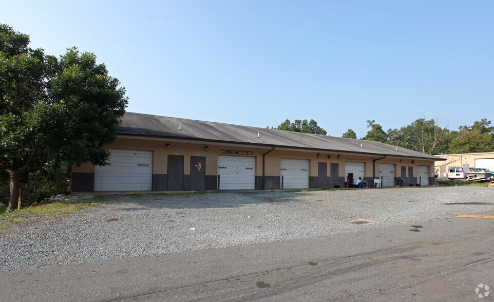 More Photos Of 6014 Mcdaniel Ln, Charlotte Light Distribution For Lease