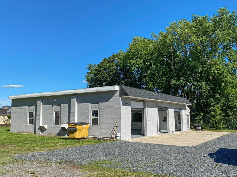 More Photos Of 15 Georgetown Rd, Wrightstown Service For Lease