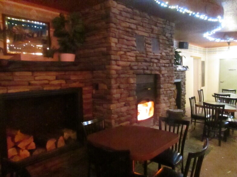 More Photos Of 117 N E St, Lakeview Specialty For Sale