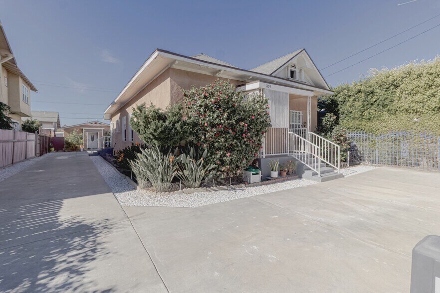 More Photos Of 1409 S New Hampshire Ave, Los Angeles Multifamily For Sale