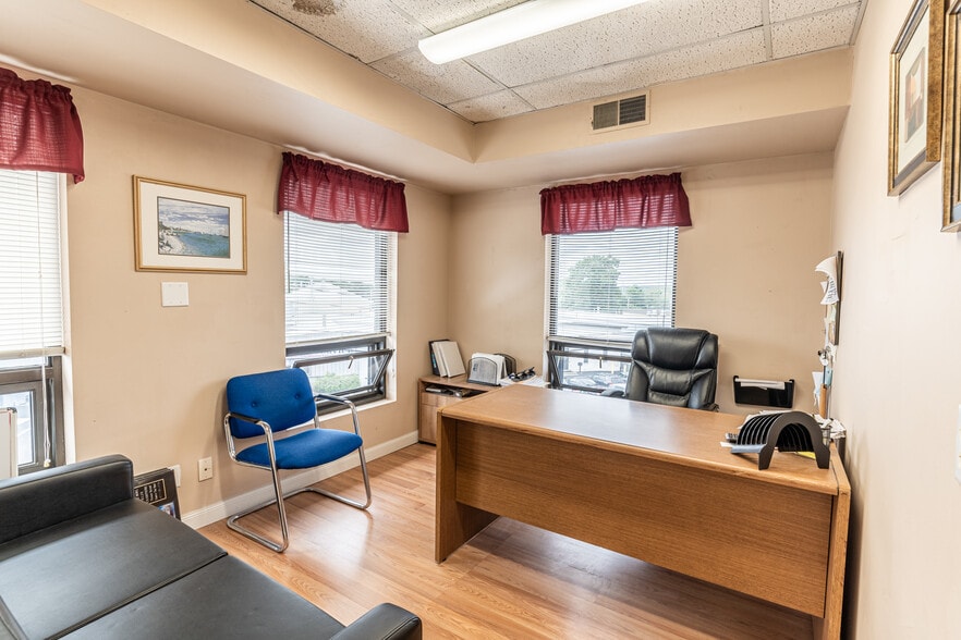 More Photos Of 55 Jefferson Blvd, Warwick Office For Sale