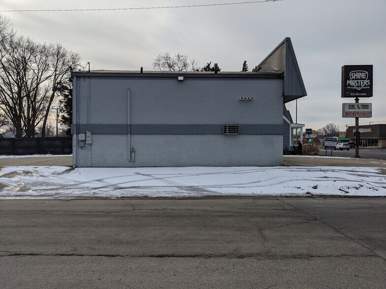 More Photos Of 212 S Kennedy, Bradley Auto Repair For Lease