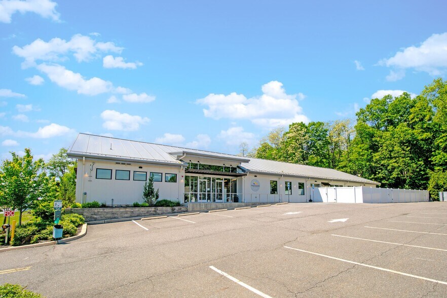 More Photos Of 310 US 22, Green Brook Veterinarian Kennel For Sale