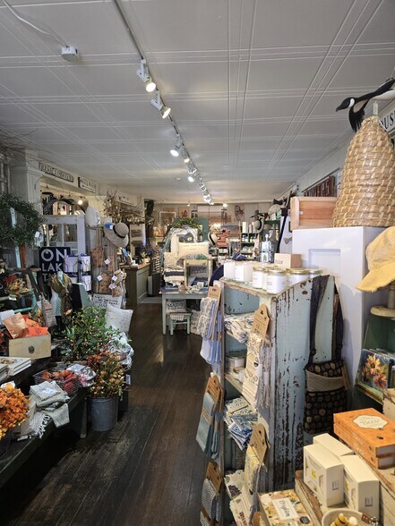 More Photos Of 49 Water St, Wiscasset Storefront Retail Residential For Sale