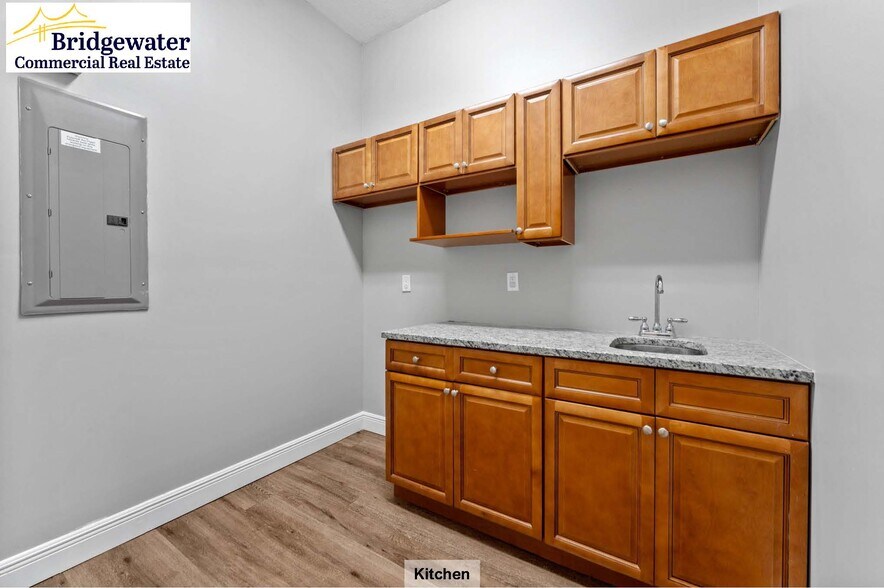 More Photos Of 18284 N US Highway 41, Lutz Office For Lease