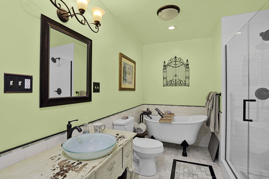 More Photos Of 504 W 5th St, Washington Hospitality For Sale