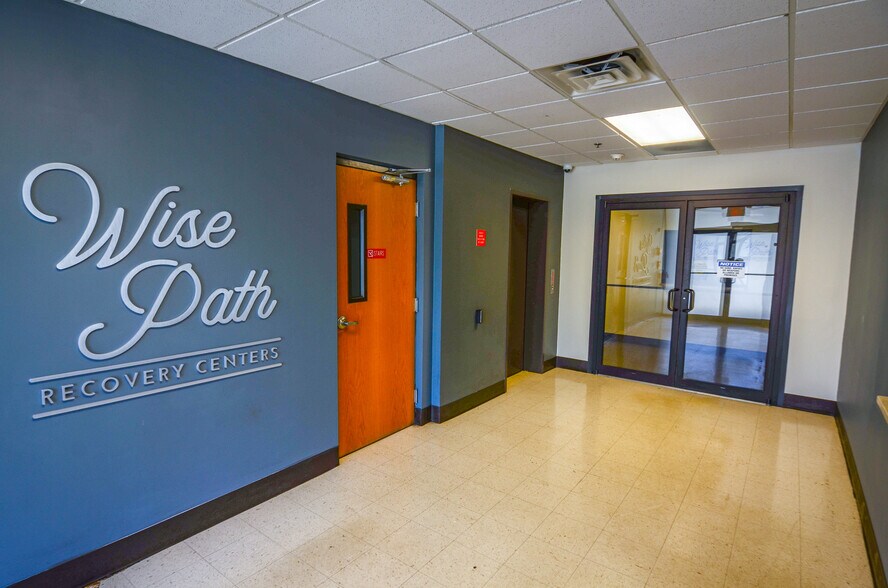 More Photos Of 4701 MacCorkle Ave SE, Charleston Medical For Sale