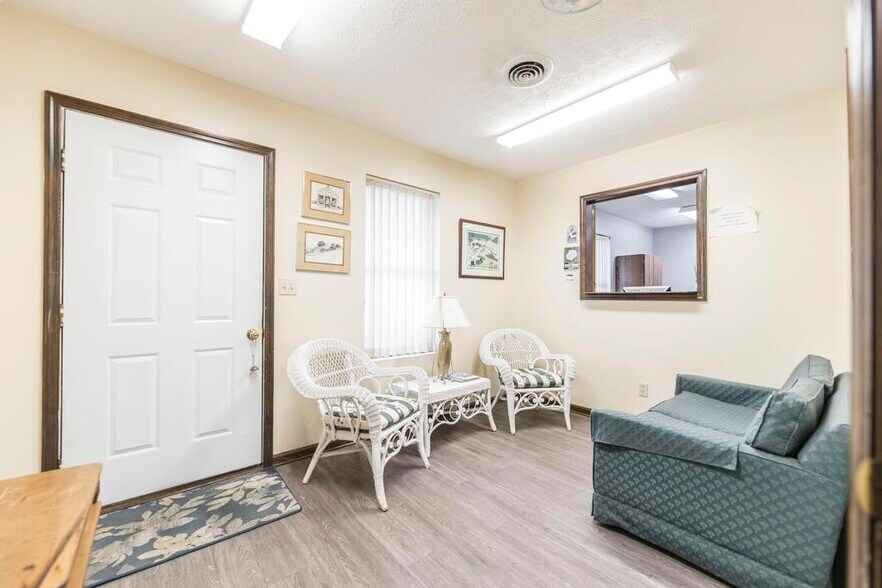 More Photos Of 231 Riverview, Oglethorpe Office For Sale