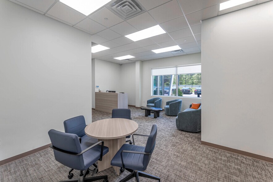 More Photos Of 2013 Cedarbridge Ave, Lakewood Office For Lease