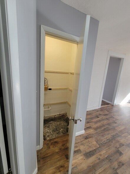 More Photos Of 4646-4660 E Lake Rd, Sheffield Lake Unknown For Lease