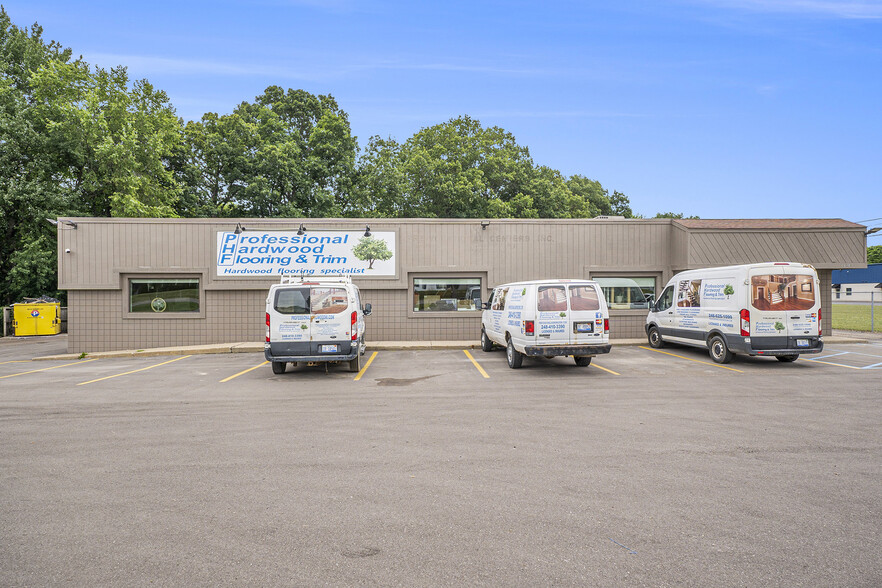 Primary Photo Of 16745 Dixie Hwy, Davisburg Warehouse For Sale