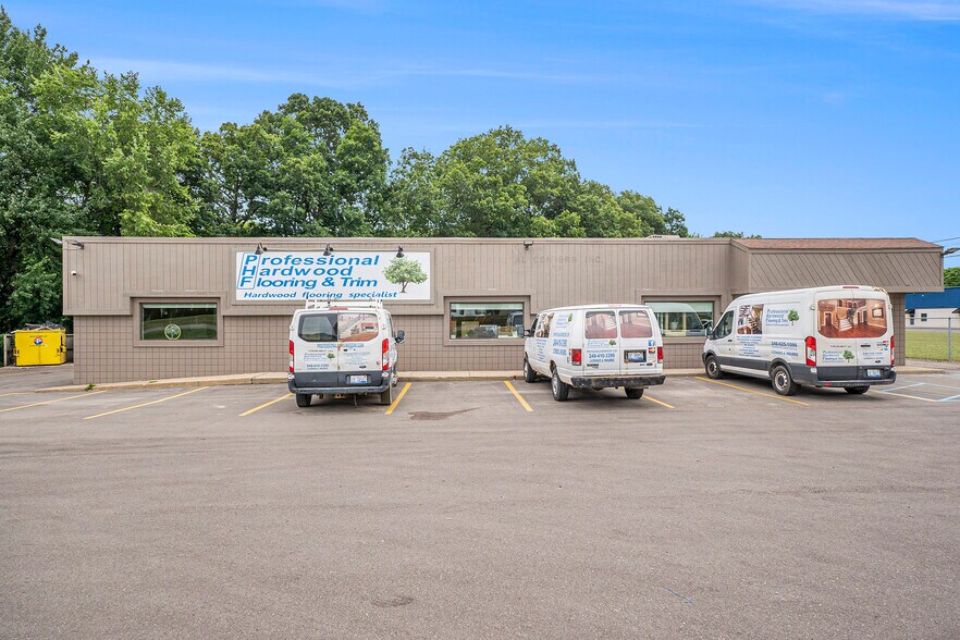 Primary Photo Of 16745 Dixie Hwy, Davisburg Warehouse For Sale