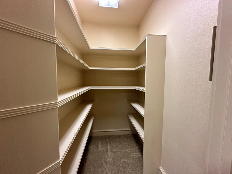 More Photos Of 441 Lone Star Dr, Abilene Office For Lease