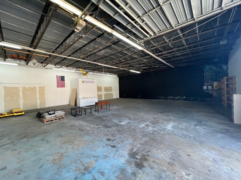 More Photos Of 3700-3758 SE Dixie Hwy, Stuart General Retail For Lease