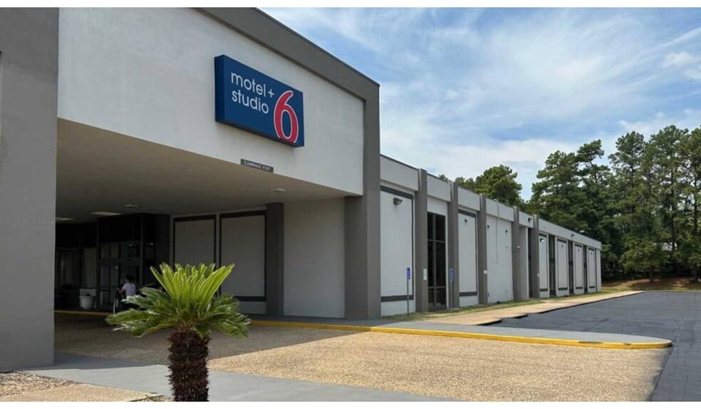 More Photos Of 3400 South St, Nacogdoches Hotel For Sale