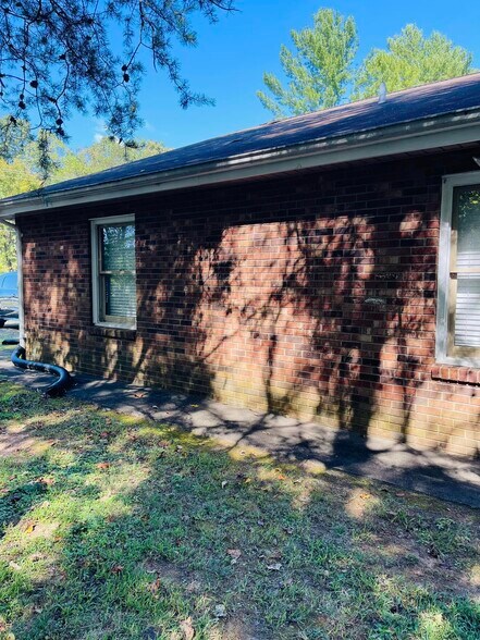 More Photos Of 301 W Main St, Stoneville Office For Sale